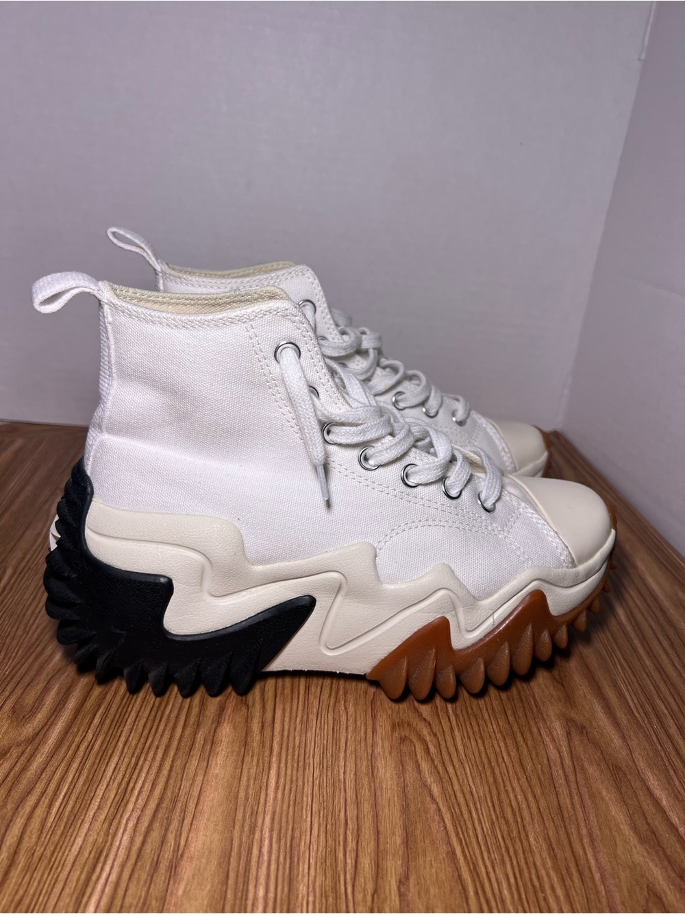 CONVERSE Run Star Motion Hi White women’s size 7